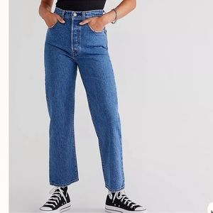 Levi’s Ribcage Straight Ankle Jeans